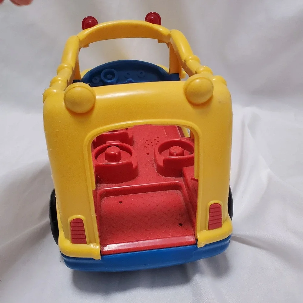 FISHER PRICE LITTLE PEOPLE SCHOOL BUS LIGHTS AND SOUNDS WORK BUS ONLY